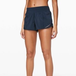 LULULEMON HOTTY HOT SHORTS 2.5” TRUE NAVY SIZE 2